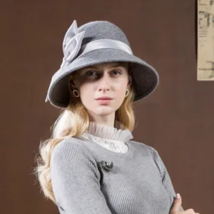 Chapeau cloche élégant en feutre