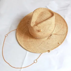 Chapeau de soleil d'été en raphia