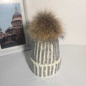 Bonnet  avec strass et pompon